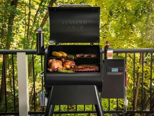 Traeger Pro 575 + כיסוי + 2 שקי פלט + נייר קצבים