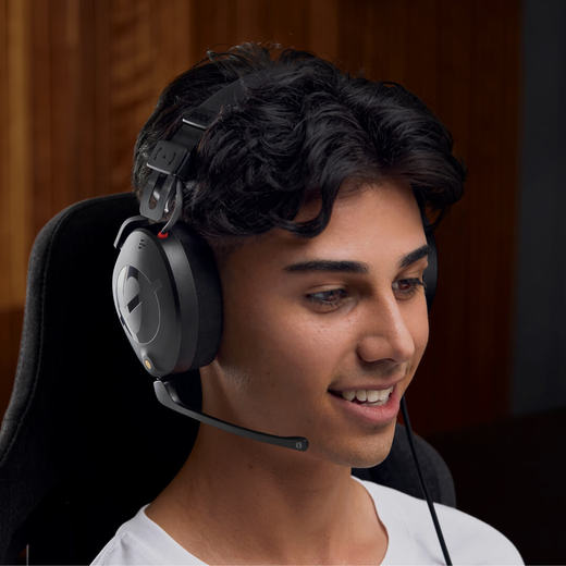 Rode NTH-mic micropone boy smiling