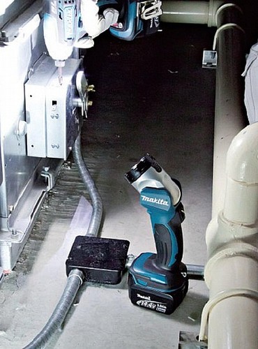 פנס 18V נטען DML802 תוצרת MAKITA - גוף בלבד