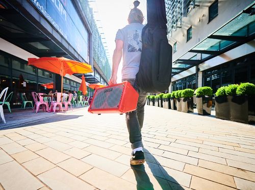 זוית נוספת Boss CUBE Street II portable amplifier