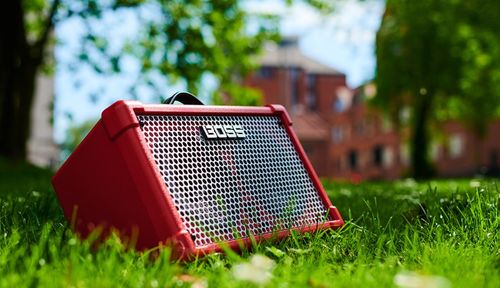 זוית נוספת Boss CUBE Street II portable amplifier