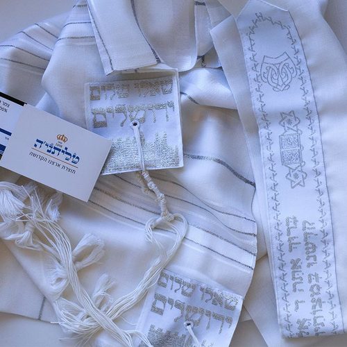 טלית צמר מהודרת מבית טליתניה - כסף לבן