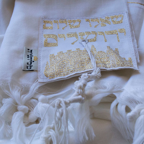 טלית צמר מהודרת מבית טליתניה - זהב לבן