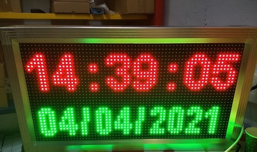 שעון לד לבריכה