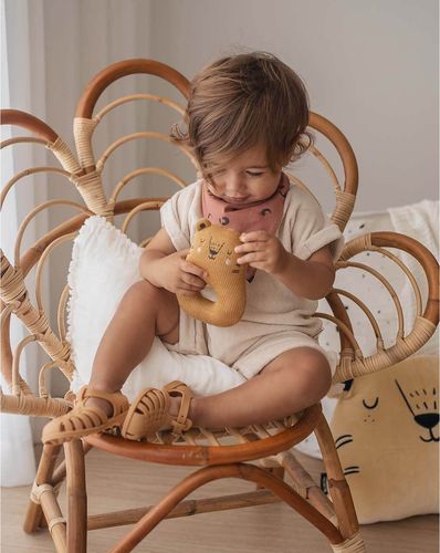 רעשן חיות סרוג עם חור אחיזה לקישוט ומשחק 100% כותנה - חרדל