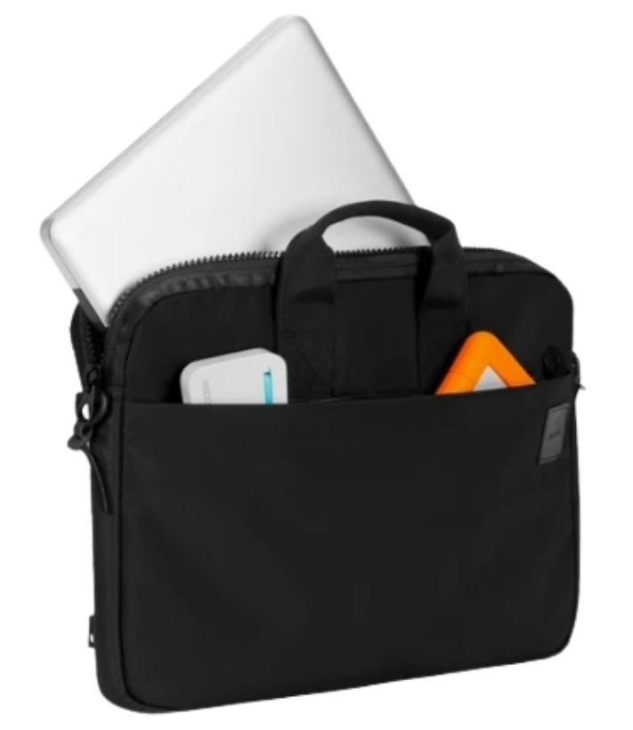 תיק למחשב Incase דגם Compass Brief Flight Nylon 13 שחור