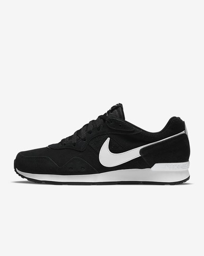 nike venture runner all black