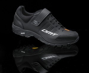 נעלי רכיבה שטח דו שימושיות DMT DF1 שחור סוליית VIBRAM מתקדמת מאוד 