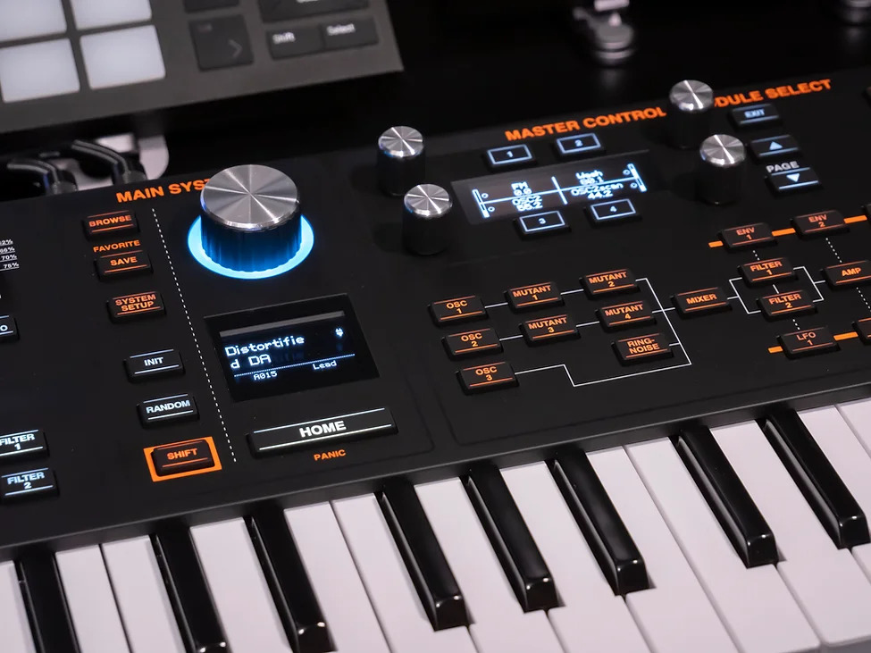 hydrasynth explorer panel closeup