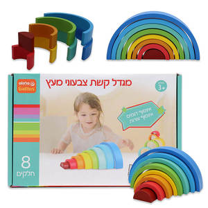 מגדל קשת צבעוני מעץ