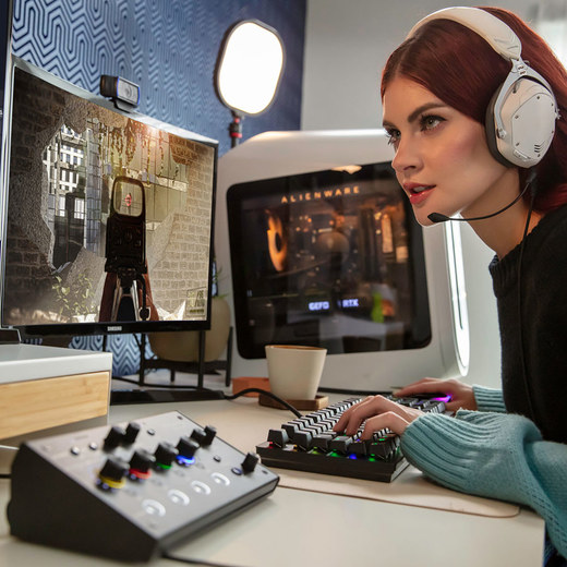 girl using roland bridge cast for online gaming streaming