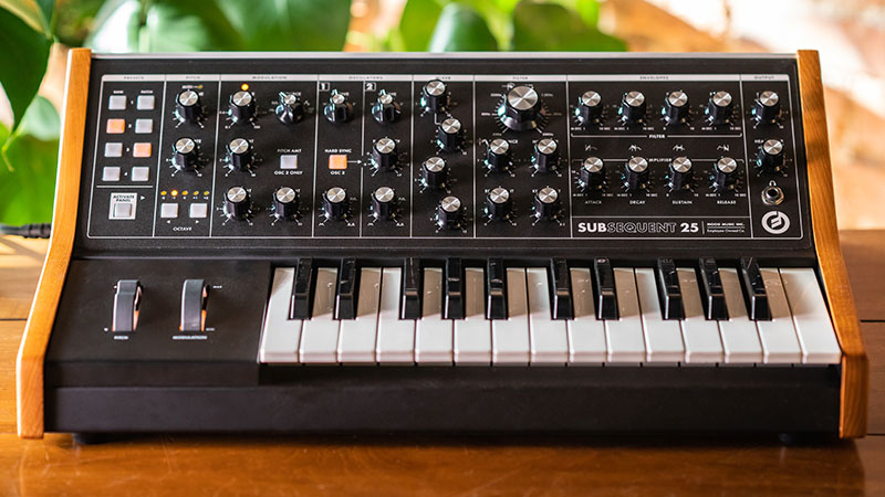 Moog Subsequent 25