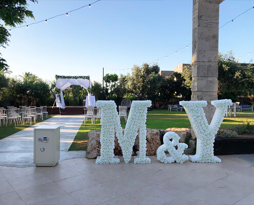 אותיות פרחים ענקיות