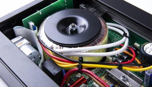 מגבר סטריאו מבית REGA דגם IO  