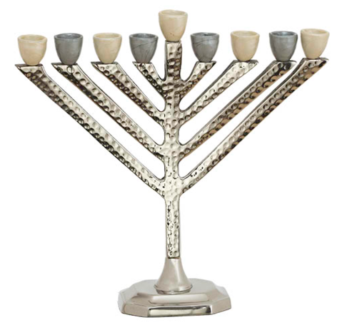 חנוכייה מאלומיניום מרוקע עם קנים אוופוויט וכסף 2
