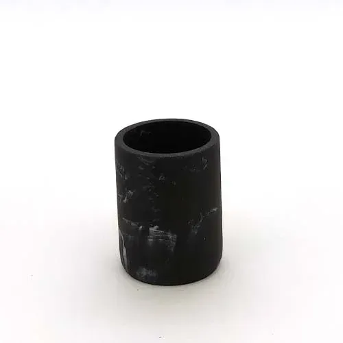 כוס למברשות שניים שיש שחור מתוך קולקציית סבוניות ומברשות שיניים (מבט מהצד) - קל לניקוי ותחזוקה לשמירה על מראה חדש ומבריק