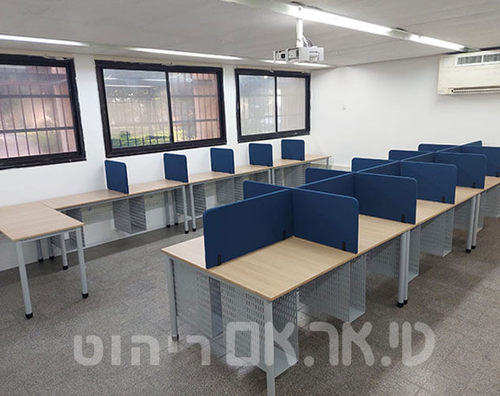כיתת מחשבים בבית ספר טשרניחובסקי נתניה