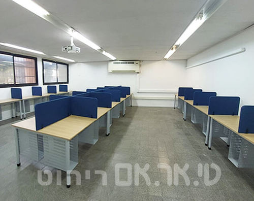 שולחנות מחשב לכיתת מחשבים