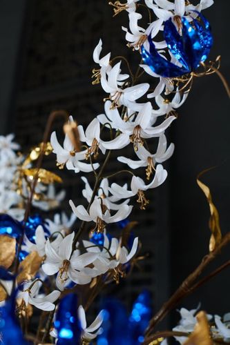 ענף ליליות לבן וזהב LILY ACRYL WHITE