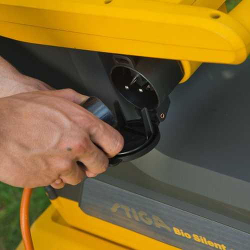 טוחן ענפים וגזם + מיכל סטיגה BIO SILENT 2500