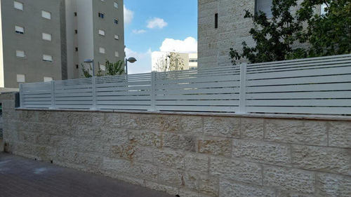 גדר אלומיניום בשילוב לוחות - בעיצוב אישי 