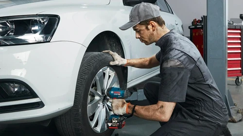 מפתח רטיטה נטען בראשלס + 2 סוללות BOSCH GDS 18V 400 EC 5Ah + מזוודה