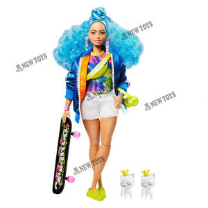 ברבי אקסטרה עם סקייטבורד וחתלולים -  Barbie Extra Doll with Skateboard and Pet Kittens GRN30