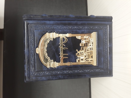 סידור שחור עם פלטת זהב
