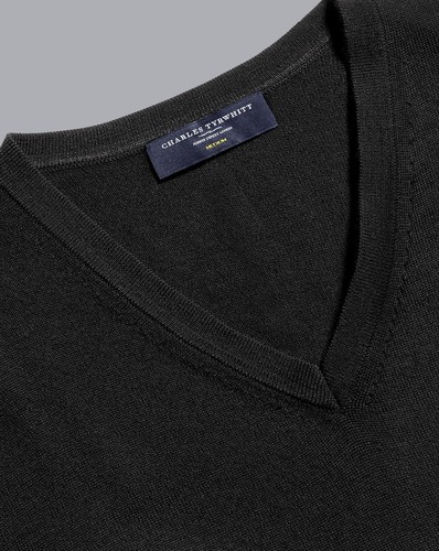 סריג צמר שחור Merino V-Neck Jumper