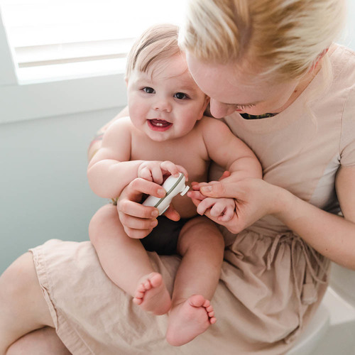 משייף ציפורניים בטיחותי לתינוקות וילדים עם 7 ראשים מתחלפים ו 2 מהירויות 