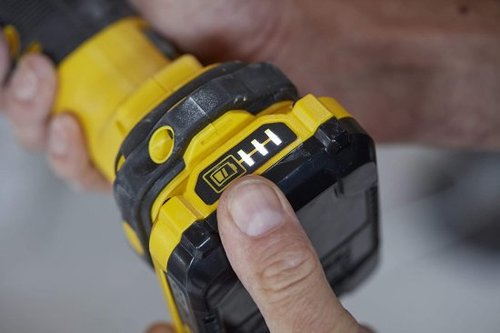 מולטיטול נטען Stanley FatMax SFMCE500D2K-QW 18V + מזוודה + 2 סוללות 2Ah + מטען