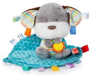 דובון פעילות עם שמיכת תגיות Taggies