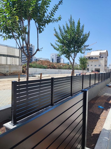 גדר אלומיניום הרכבה בנתניה