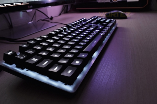 מקלדת  מכאנית מוארת Logitech G413 Silver