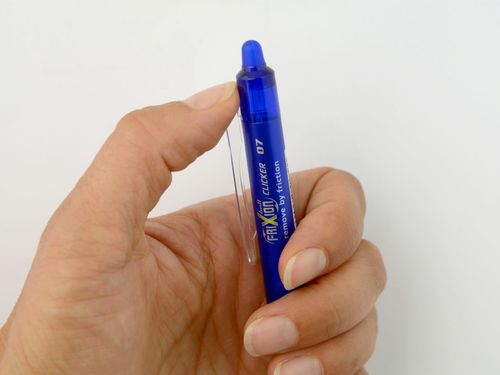 עט מחיק PILOT FRIXION 0.7 עם לחצן - שחור
