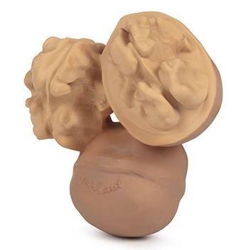 נשכן תינוק עשוי 100% גומי טבעי בעבודת יד - אגוז מלך