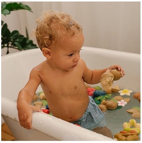 נשכן תינוק עשוי 100% גומי טבעי בעבודת יד - אגוז מלך