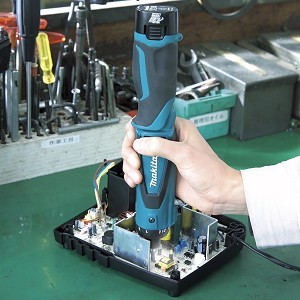 מברגה מתקפלת מלפפון 7.2V + מצמד 2 סוללות 1.5AH דגם DF012DSE