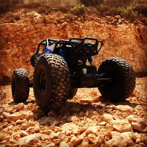 רכב שטח 4X4 CLIMBING CAR PRO מטפס על סלעים עם שלט רחוק וסוללות נטענות- כחול