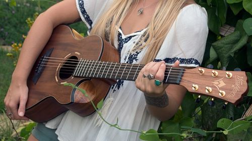 זוית נוספת Washburn G-MINI 55 KOA