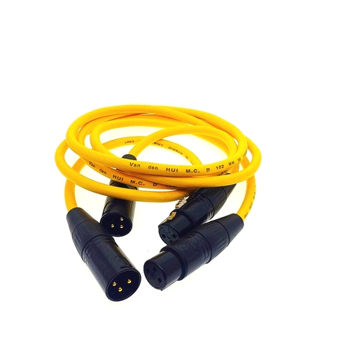 כבל אודיו XLR בארוך 1 מטרים מבית VAN DEN HUL דגם D 102 MK III
