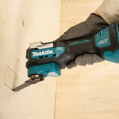 מולטיטול מסור מלטשת נטענת בראשלס + 2 סוללות MAKITA DTM52RTE BL 18V 5Ah