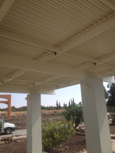 פרגולת אלומיניום על עמודי בטון / אבן קיימים