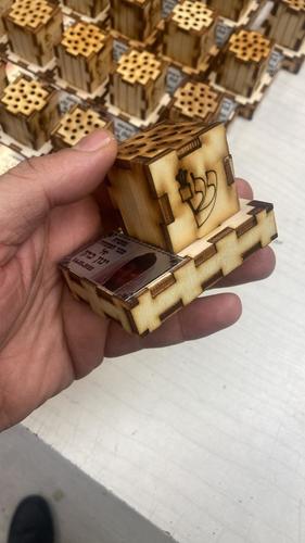 תפילין עץ עם צמח הציפורן להבדלה עם תמונת הילד דגם 2322 