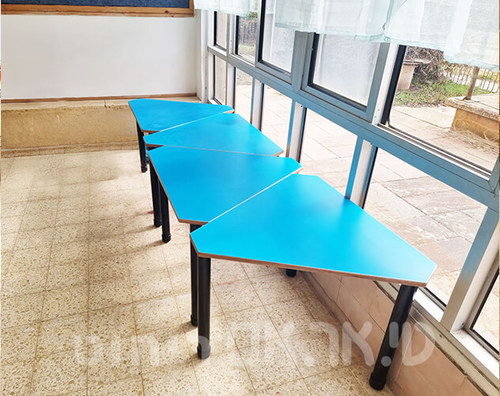 שולחנות יהלום עם פלטת בירץ בצבע כחול