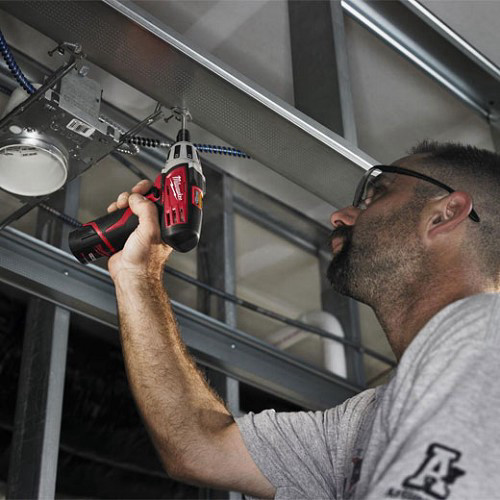 מברגה / מקדחה Milwaukee 12V כניסת ביט נטענת כולל 2 סוללות 2A