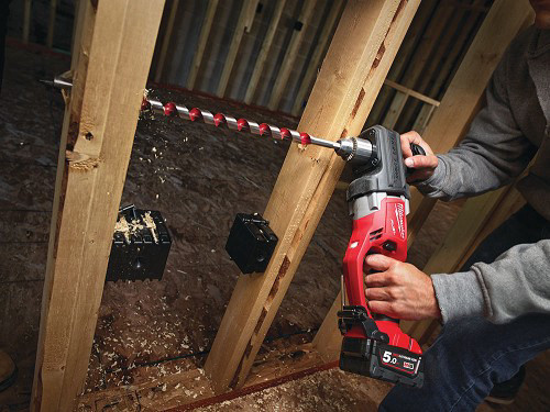 מקדחה זוויתית 18V FUEL נטענת לעומס גבוה בעץ כוללת 2 סוללות 5A