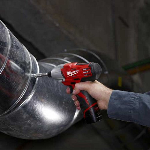 מברגת אימפקט Milwaukee 12V נטענת כולל 2 סוללות 4A