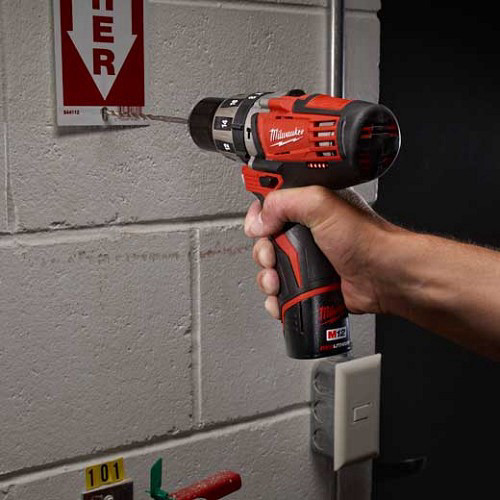 מברגה/מקדחה Milwaukee 12V רוטטת נטענת כולל 2 סוללות 4A