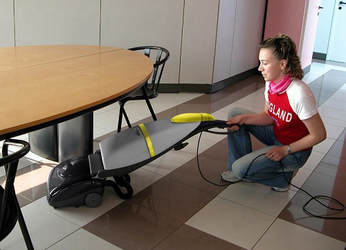 מכונה לניקוי רצפות ומשטחים